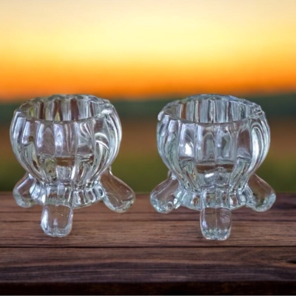 VINTAGE JEANNETTE GLASS
TAPERED CANDLESTICK HOLDER IN NATIONAL PATTERN 1940's